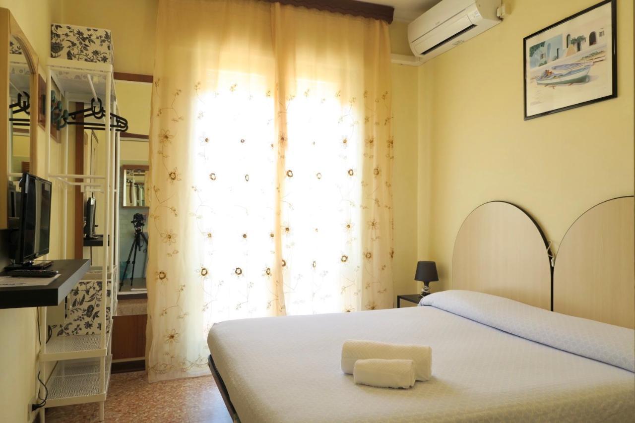 Hotel Lorenz Caorle Bagian luar foto