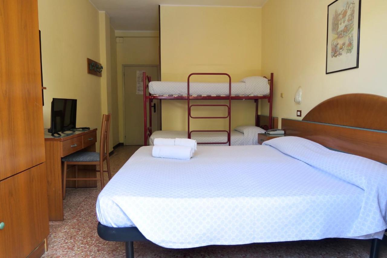 Hotel Lorenz Caorle Bagian luar foto