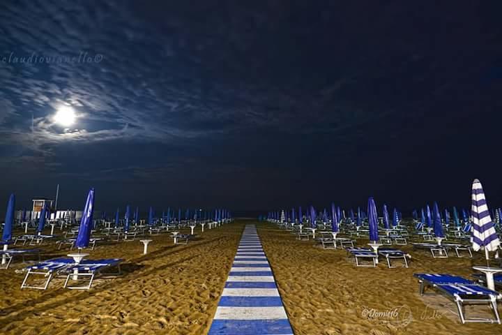 Hotel Lorenz Caorle Bagian luar foto