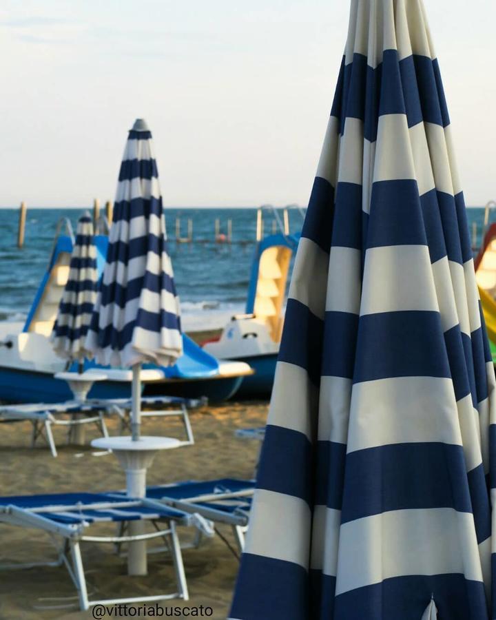 Hotel Lorenz Caorle Bagian luar foto